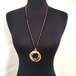 🤎 Beautiful Gold Hoop Necklace 🤎